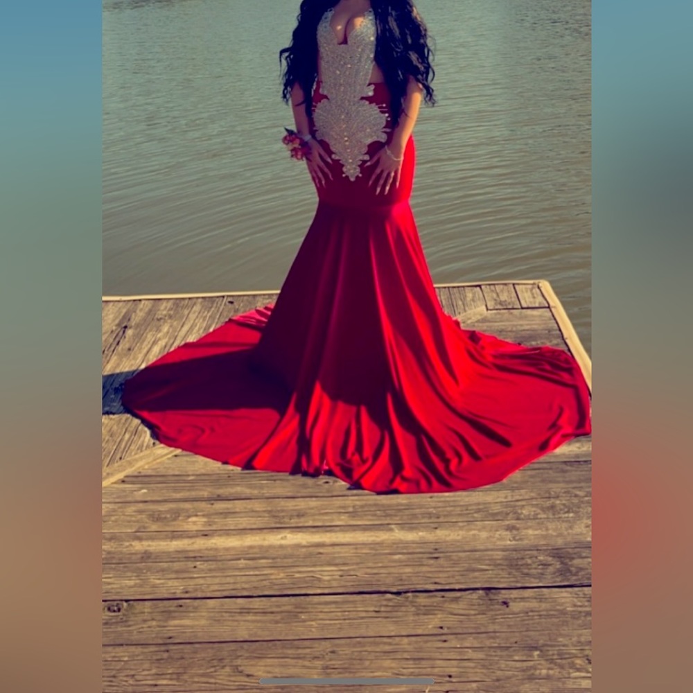 SELLING PROM DRESS!! - Picture 2 of 2